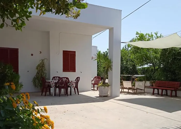 TERRA ROSSA casa di campagna con piscina 2 camere da letto, 4 pl, si animali da compagnia